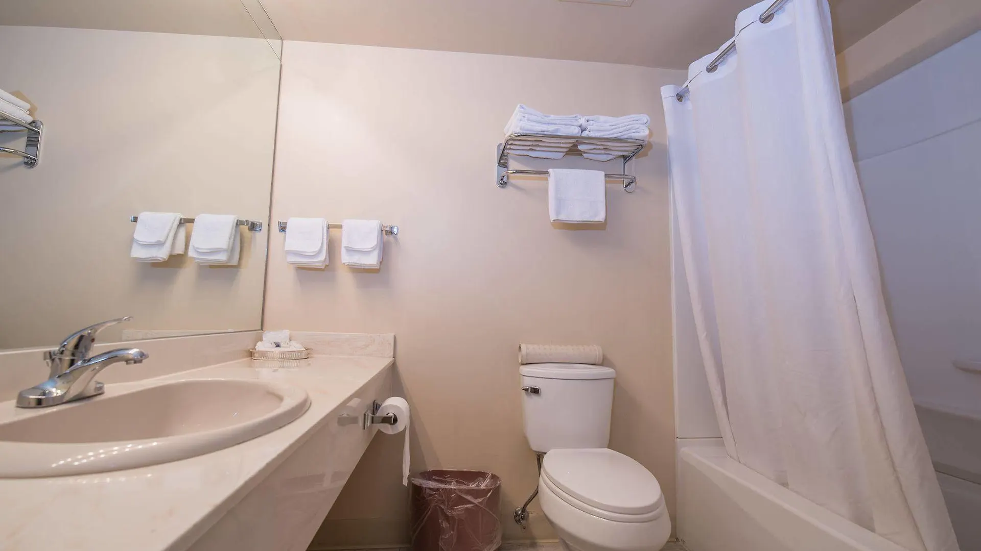 Argyll Plaza Hotel Edmonton